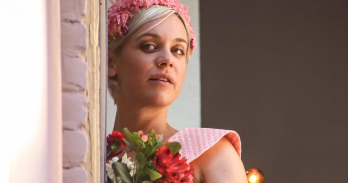 Trailer "The Rise of Ava Delaine": Disparo en un avión no tripulado en un solo disparo

